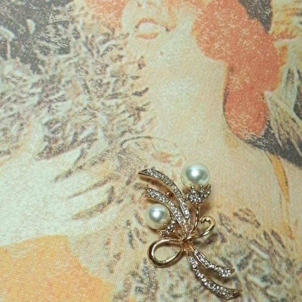 Wispy Ribbon Pearly Bouquet Bar Brooch Pin